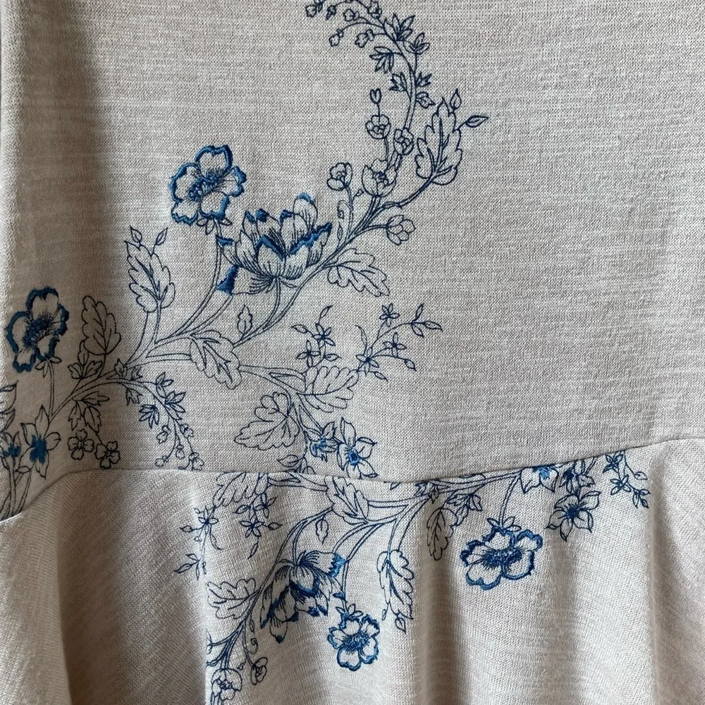 Lauren Conrad Embroidered‎ Blouse